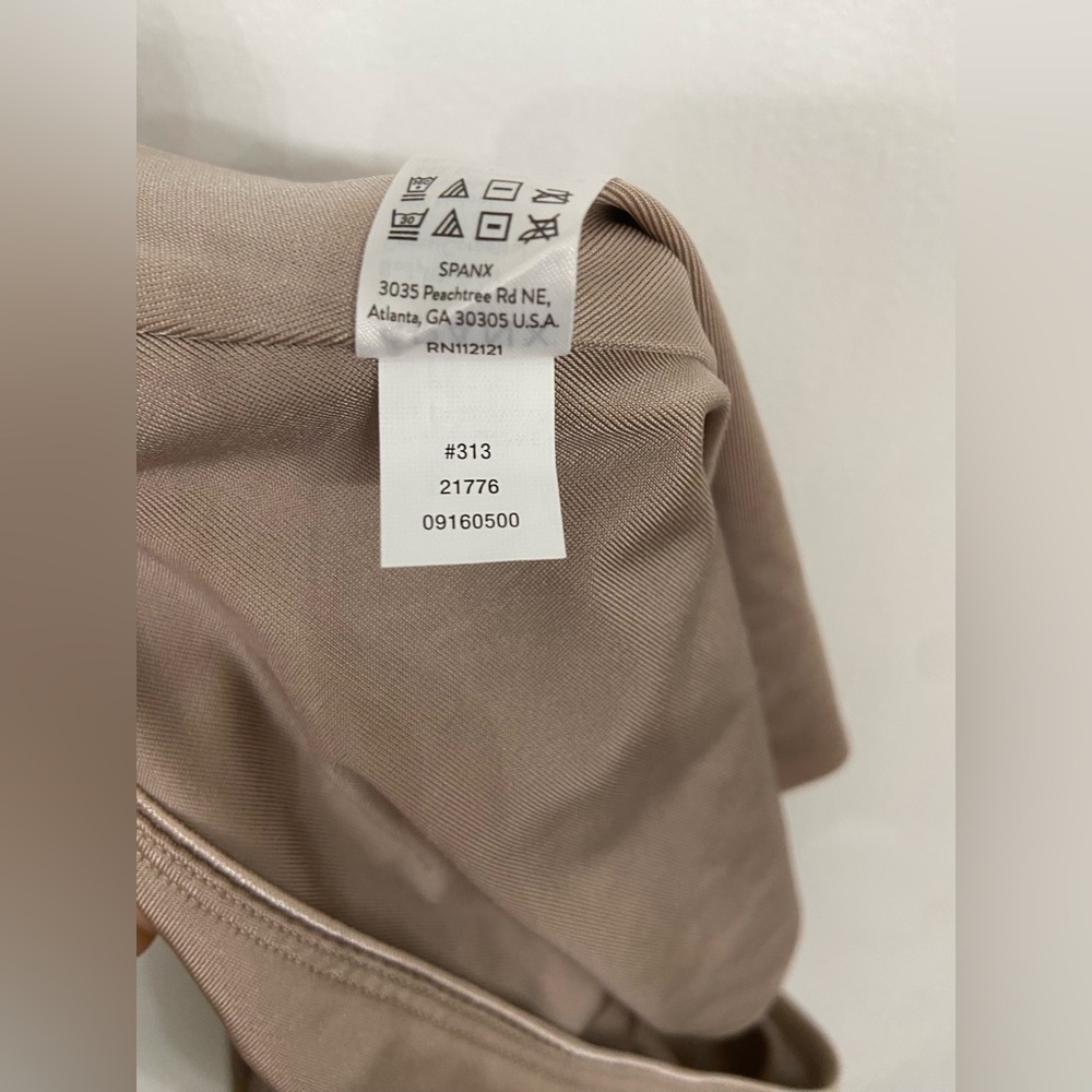 NWT SPANX Simplicity Mid Thigh Shaper Sand Size Large - Picture 2 of 6